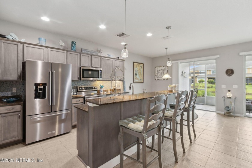 This beautifully appointed townhouse is super clean &amp; move-in - photo 48