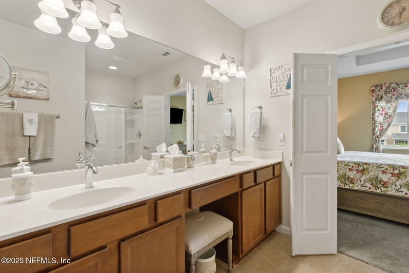 This beautifully appointed townhouse is super clean &amp; move-in - photo 51