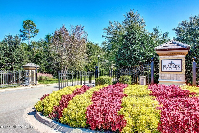 This beautifully appointed townhouse is super clean &amp; move-in - photo 57