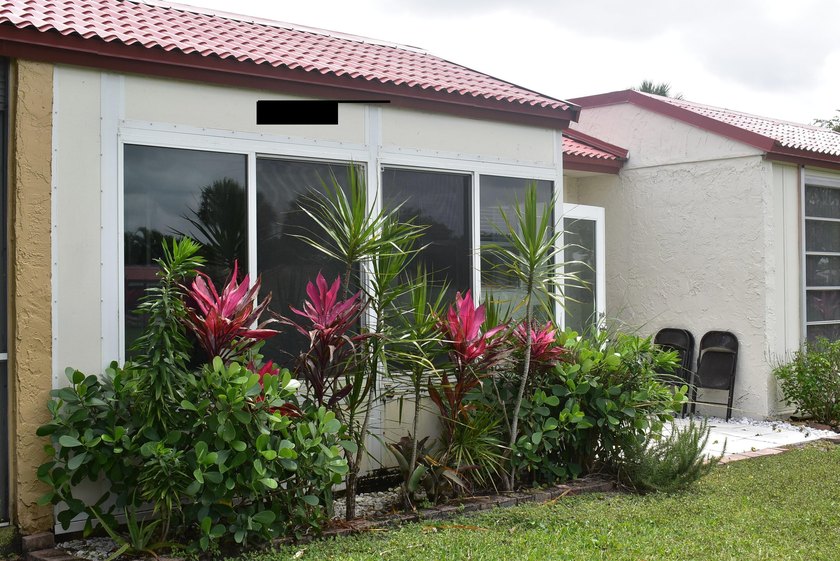 Beautifully remodeled 2-bedroom, 2-bath villa located in the - photo 7