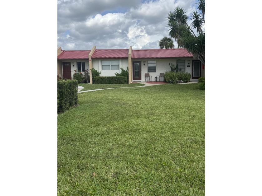 Beautifully remodeled 2-bedroom, 2-bath villa located in the - photo 9