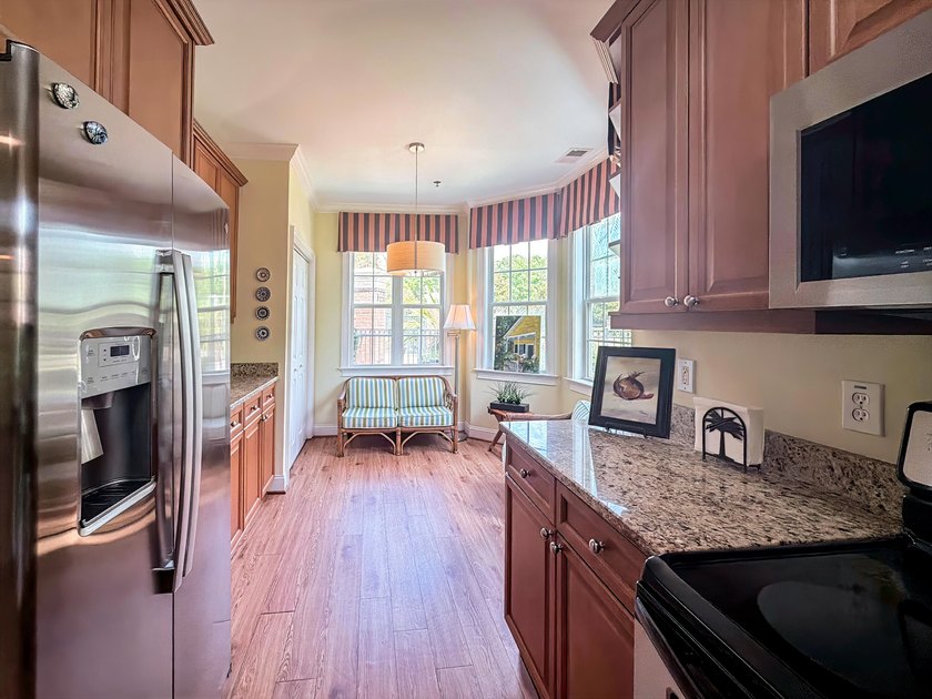 Beautifully positioned one-story townhome in Middleborough at - photo 4