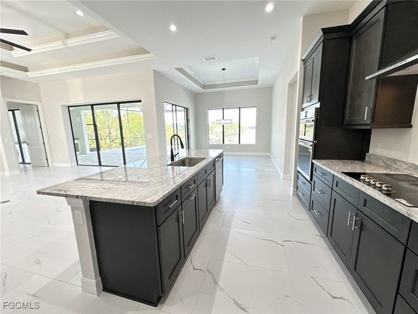 Gorgeous New Construction Home W/Direct Gulf Access! Move-In - photo 9