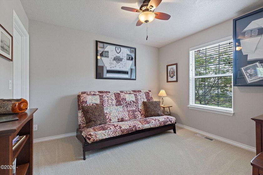 Beautiful 3 bed / 2 bath 1,728 sf single level home just blocks - photo 19