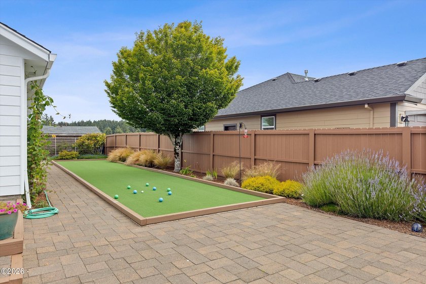 Beautiful 3 bed / 2 bath 1,728 sf single level home just blocks - photo 28