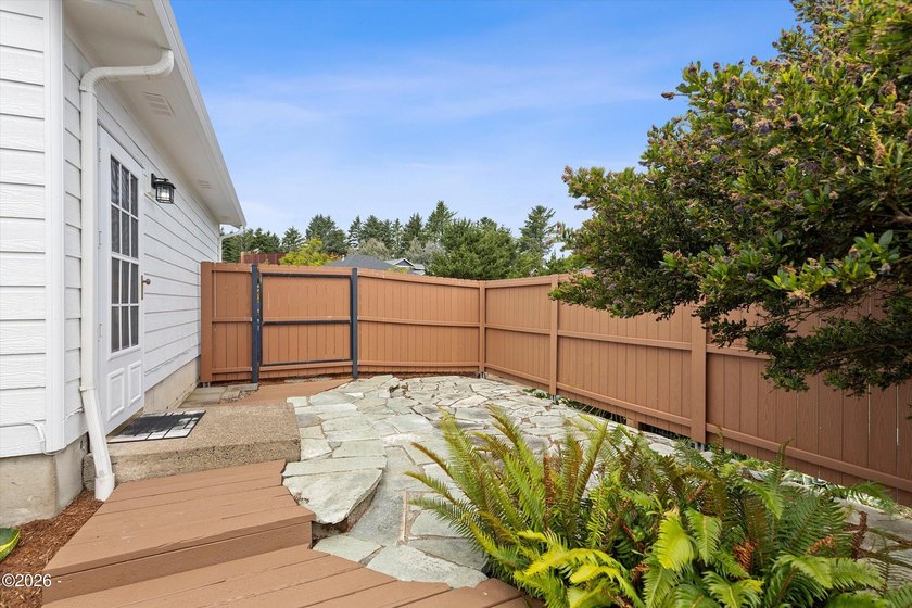 Beautiful 3 bed / 2 bath 1,728 sf single level home just blocks - photo 33