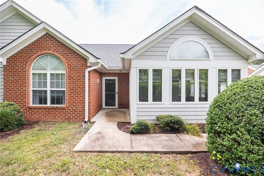 Welcome to effortless, maintenance-free living in the - photo 4