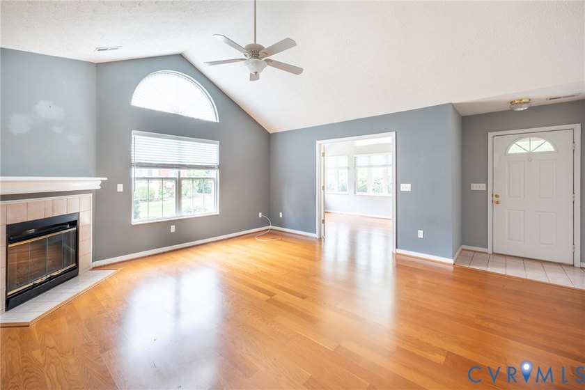 Welcome to effortless, maintenance-free living in the - photo 7
