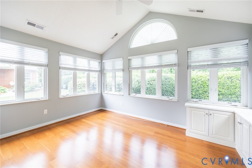 Welcome to effortless, maintenance-free living in the - photo 10