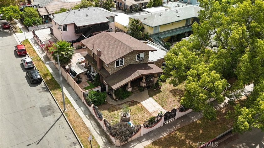 Spacious and versatile Santa Ana investment opportunity, perfect - photo 11