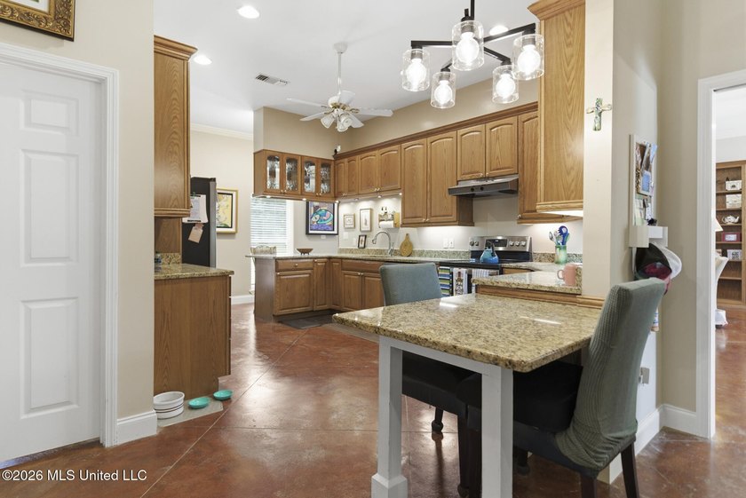 Welcome home to this charming 3-bedroom, 2-bath residence in the - photo 13