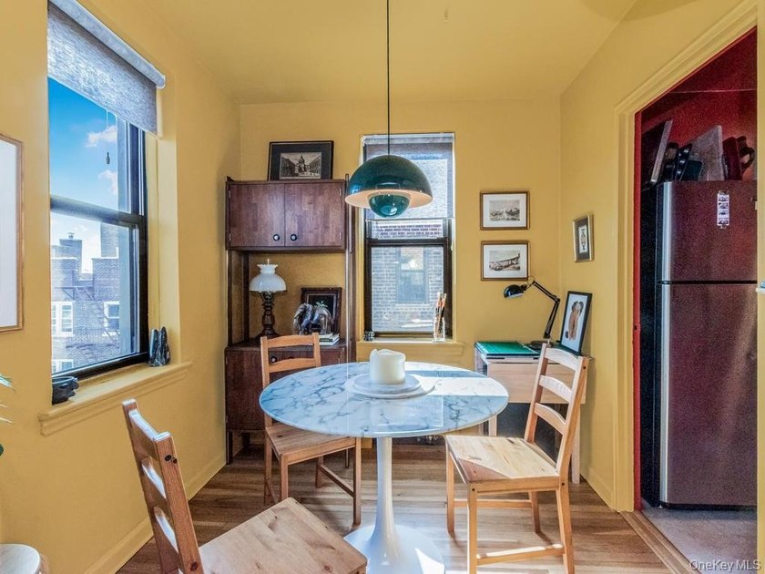 10% down ok! commuter friendly, junior four 1 bedroom/1 bath - photo 4
