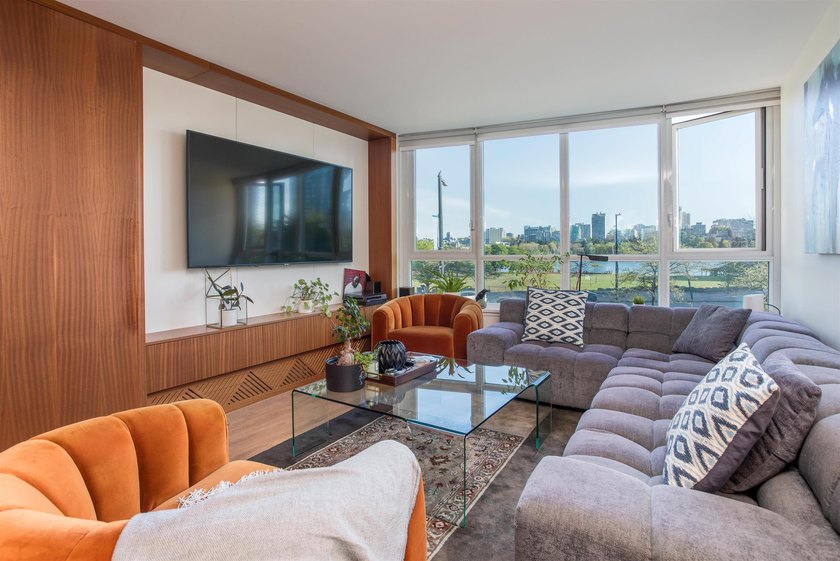 Governor's Tower in Yaletown, this updated 3-bedroom home offers - photo 2