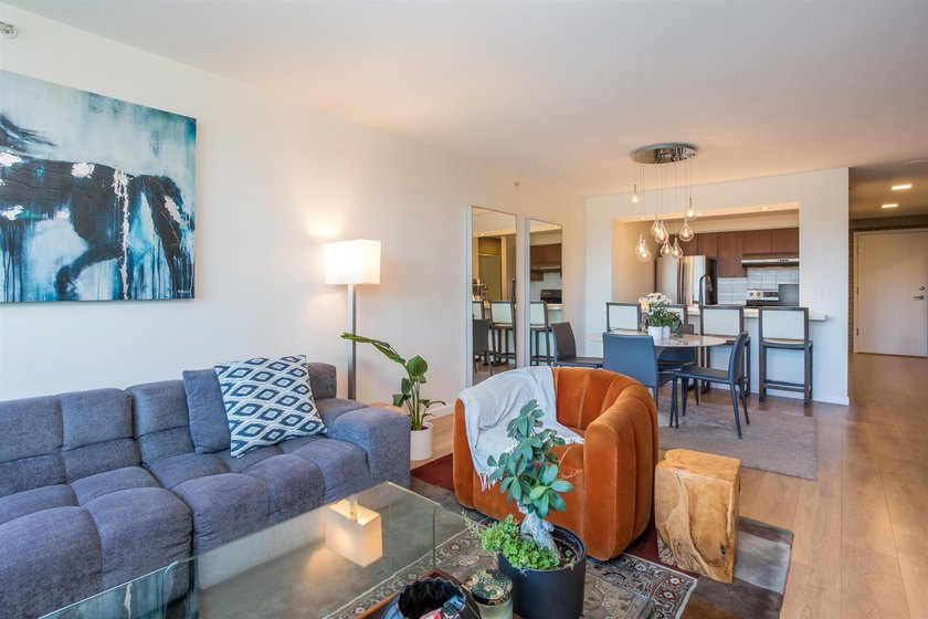 Governor's Tower in Yaletown, this updated 3-bedroom home offers - photo 6