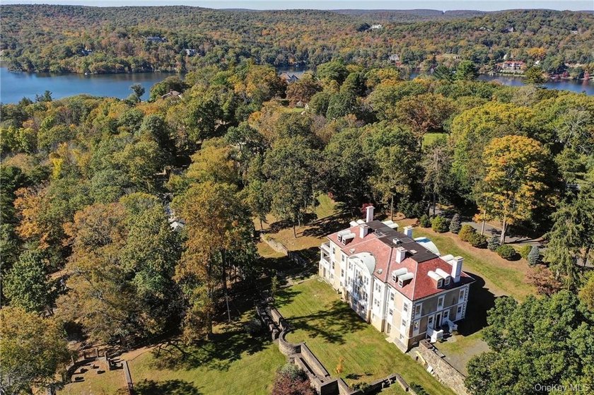 *Riven Oaks,* designed by renowned architect James Brown Lord - photo 6