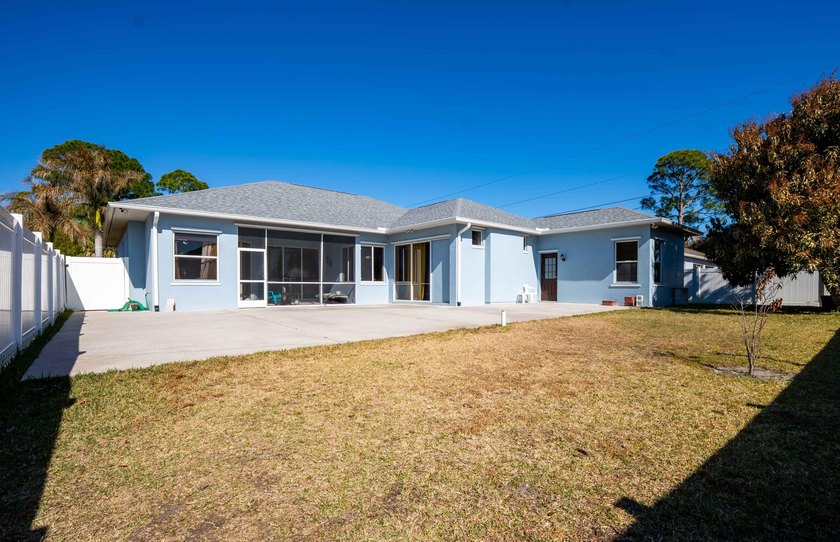 Step into this meticulously maintained 2006 CBS built home - photo 37
