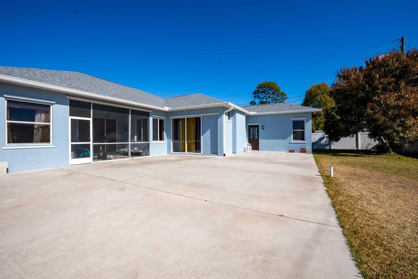 Step into this meticulously maintained 2006 CBS built home - photo 39
