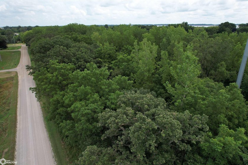 5.72 Acres within the city limits of Clear Lake. Located on - photo 6