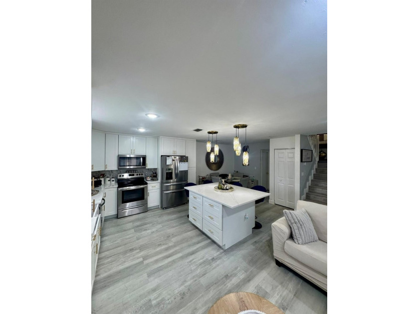 Completely Remodeled, beautiful and well-maintained 3-bedroom, 2 - photo 7