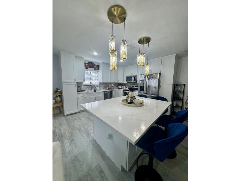 Completely Remodeled, beautiful and well-maintained 3-bedroom, 2 - photo 8