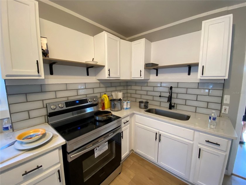 Cash only. Investors! This house has so many great features - photo 3