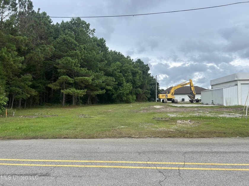 Prime commercial corner lot across from Saki restaurant. Ideal - photo 6