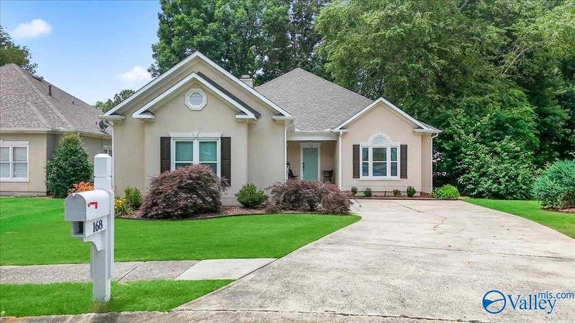 Updated &amp; Move-In Ready, 4BR/3BA home in the Cherokee Ridge golf - photo 2