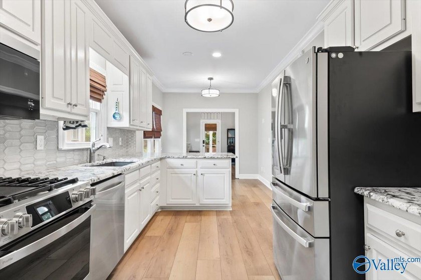 Updated &amp; Move-In Ready, 4BR/3BA home in the Cherokee Ridge golf - photo 6