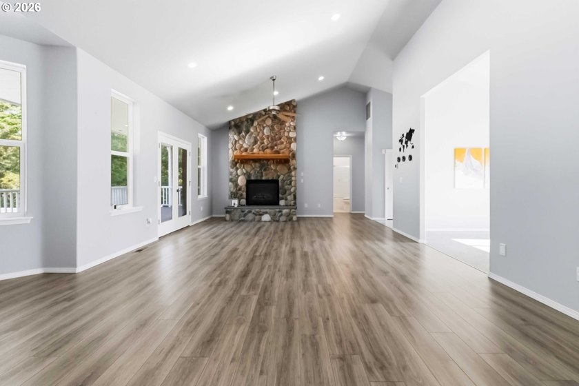 Spacious modern home in a well-kept neighborhood with updated - photo 5