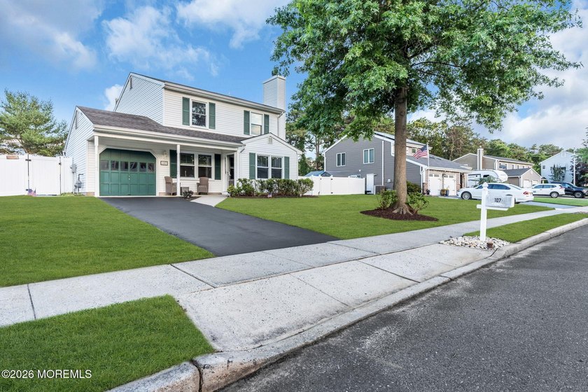 Welcome to this charming 3-bedroom, 1.5-bath colonial in the - photo 5