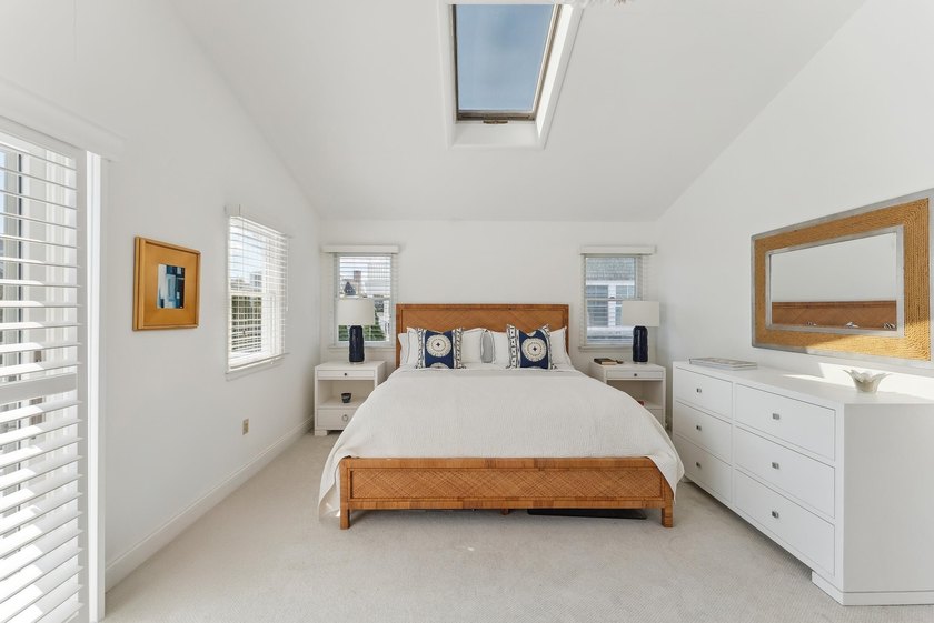 Charming two-story single-family home featuring 5 bedrooms and 3 - photo 18