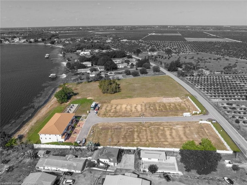 Like-New Luxury Lakefront Townhome - 4BR / 3.5BA / 3 Levels - - photo 18