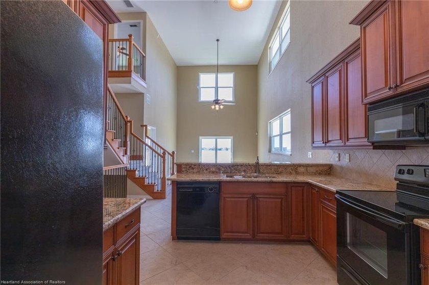 Like-New Luxury Lakefront Townhome - 4BR / 3.5BA / 3 Levels - - photo 28