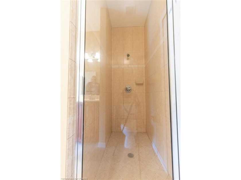 Like-New Luxury Lakefront Townhome - 4BR / 3.5BA / 3 Levels - - photo 42