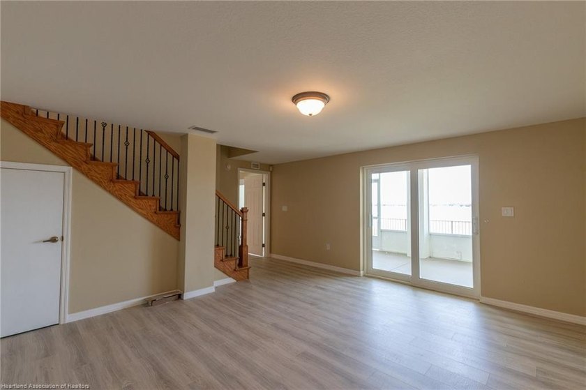 Like-New Luxury Lakefront Townhome - 4BR / 3.5BA / 3 Levels - - photo 43