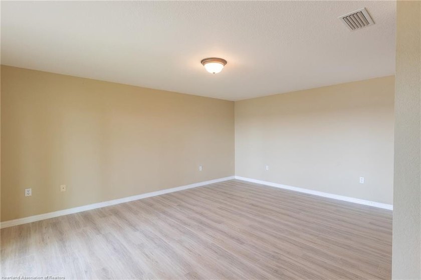 Like-New Luxury Lakefront Townhome - 4BR / 3.5BA / 3 Levels - - photo 46