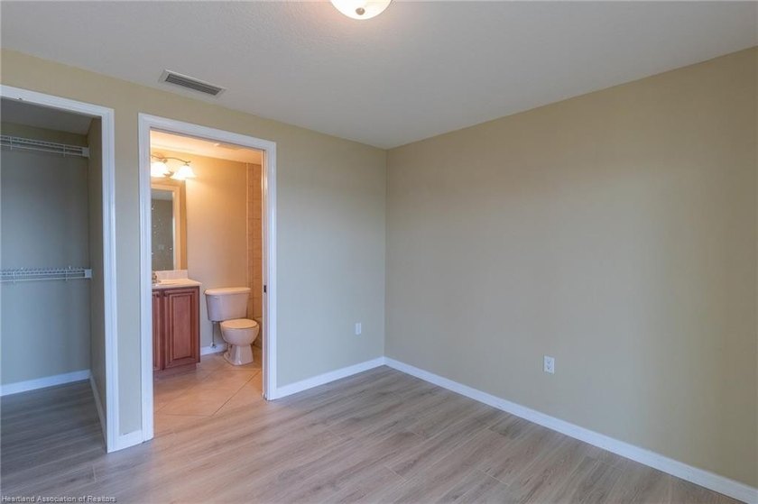 Like-New Luxury Lakefront Townhome - 4BR / 3.5BA / 3 Levels - - photo 47