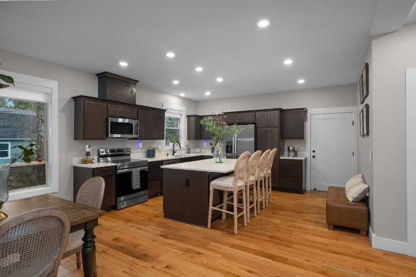 Newer custom home in the forest in Alderbrook - photo 14