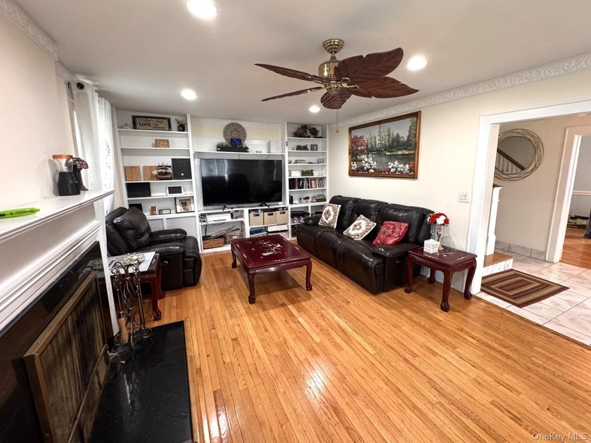 Welcome to this beautifully maintained Center Hall Colonial - photo 6