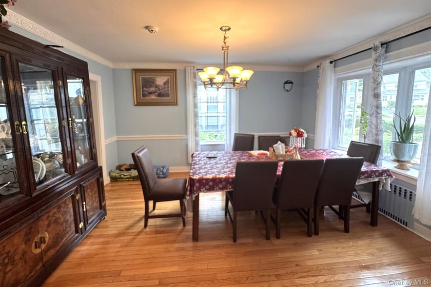 Welcome to this beautifully maintained Center Hall Colonial - photo 7