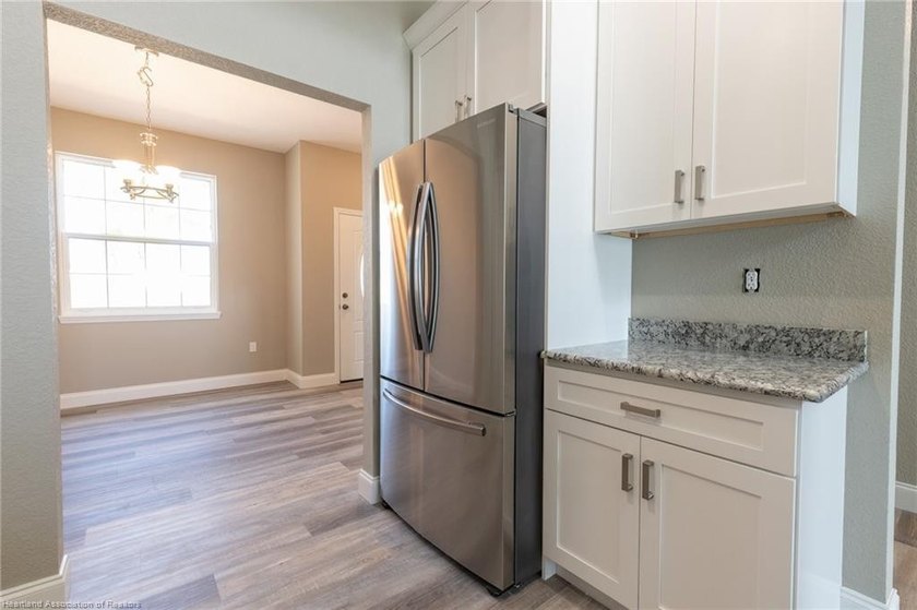 Like-New Luxury Lakefront Townhome - 4BR / 3.5BA / 3 Levels - - photo 21