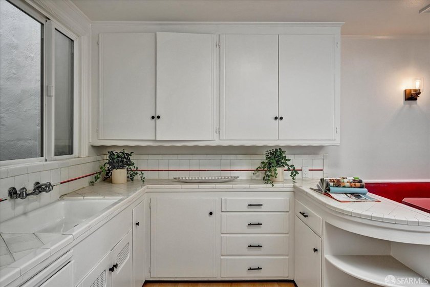 Central Sunset reversed floor plan home ideally situated on one - photo 24