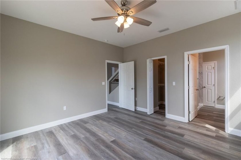 Like-New Luxury Lakefront Townhome - 4BR / 3.5BA / 3 Levels - - photo 32