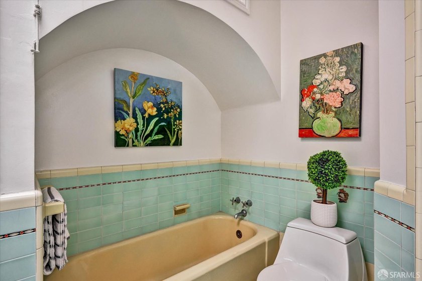 Central Sunset reversed floor plan home ideally situated on one - photo 33