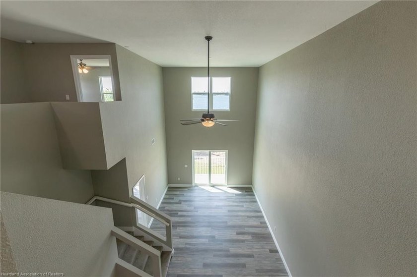 Like-New Luxury Lakefront Townhome - 4BR / 3.5BA / 3 Levels - - photo 34