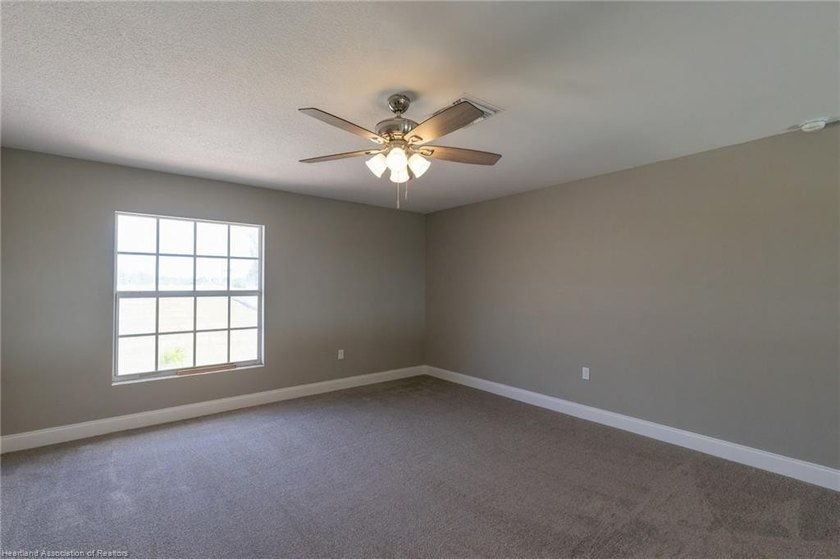 Like-New Luxury Lakefront Townhome - 4BR / 3.5BA / 3 Levels - - photo 38