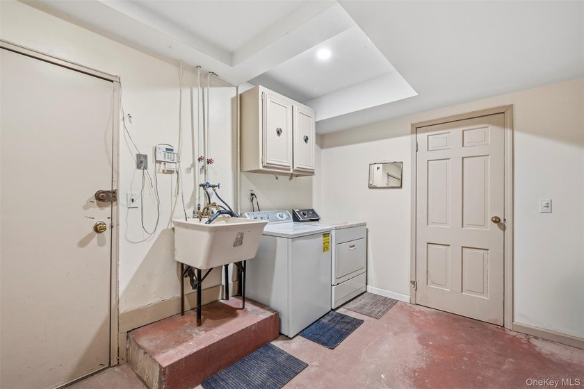 Spacious 3-bedroom, 2.5-bath ranch located in the Village of - photo 42