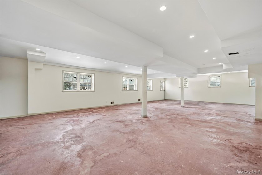 Spacious 3-bedroom, 2.5-bath ranch located in the Village of - photo 43