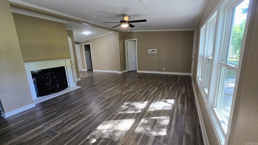 THIS IS BASICALLY A BRAND NEW HOME!! New subfloors, new - photo 4