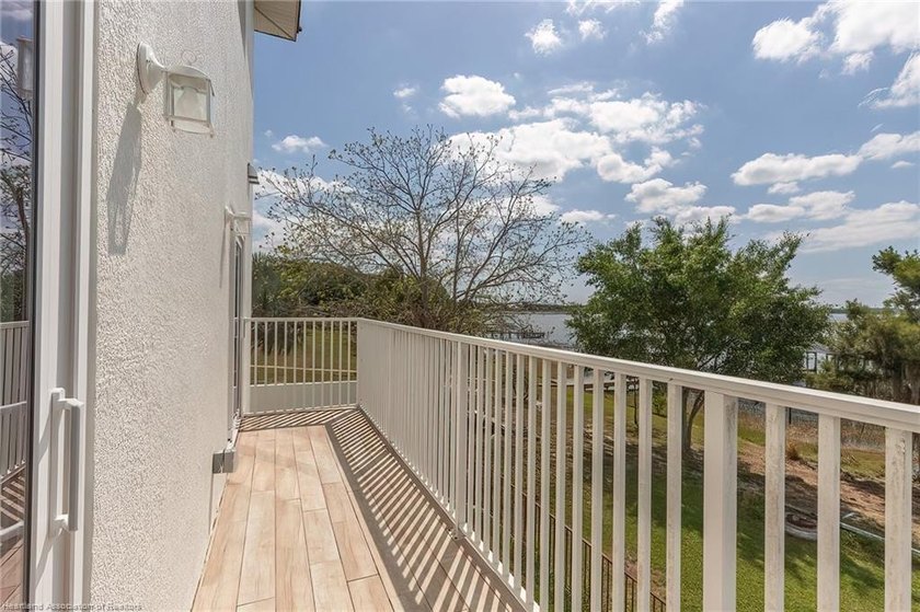 Like-New Luxury Lakefront Townhome - 4BR / 3.5BA / 3 Levels - - photo 49